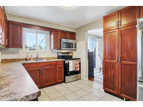 312 Ristau Place, Kitchener, ON - Indoor Photo Showing Kitchen With Double Sink