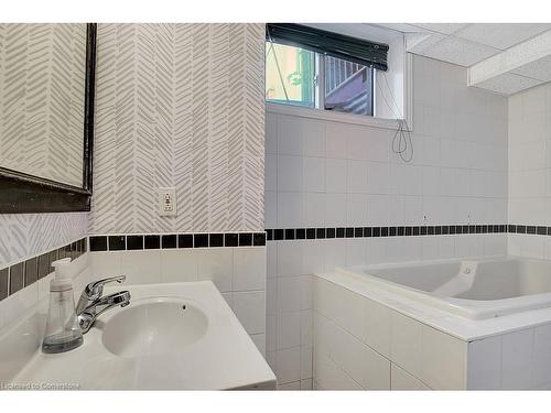 312 Ristau Place, Kitchener, ON - Indoor Photo Showing Bathroom