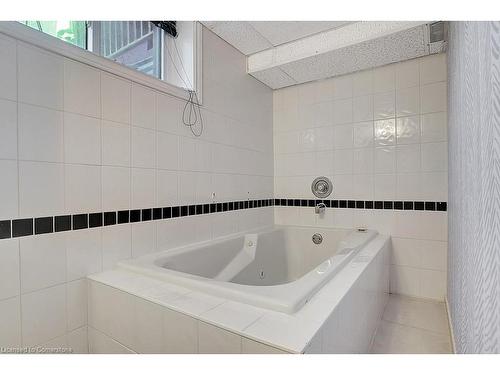 312 Ristau Place, Kitchener, ON - Indoor Photo Showing Bathroom