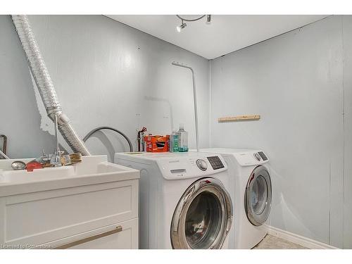 312 Ristau Place, Kitchener, ON - Indoor Photo Showing Laundry Room