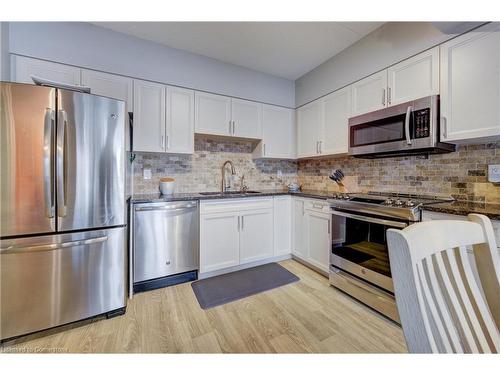 612-155 Water Street, Cambridge, ON - Indoor Photo Showing Kitchen With Upgraded Kitchen