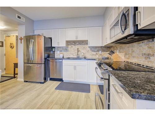 612-155 Water Street, Cambridge, ON - Indoor Photo Showing Kitchen With Upgraded Kitchen