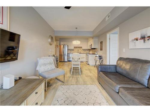 612-155 Water Street, Cambridge, ON - Indoor Photo Showing Living Room