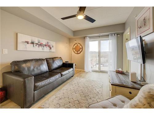 612-155 Water Street, Cambridge, ON - Indoor Photo Showing Living Room