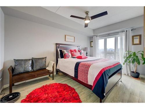 612-155 Water Street, Cambridge, ON - Indoor Photo Showing Bedroom