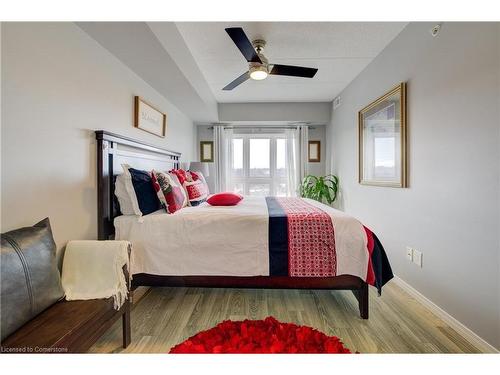 612-155 Water Street, Cambridge, ON - Indoor Photo Showing Bedroom