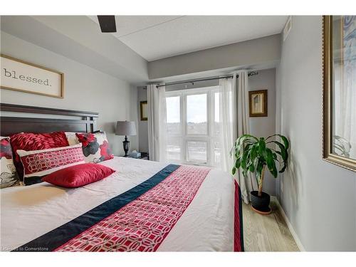 612-155 Water Street, Cambridge, ON - Indoor Photo Showing Bedroom