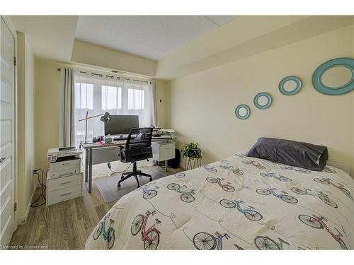 612-155 Water Street, Cambridge, ON - Indoor Photo Showing Bedroom