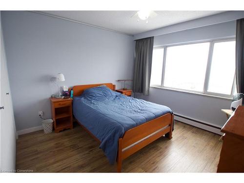 602-45 Westmount Road N, Waterloo, ON - Indoor Photo Showing Bedroom