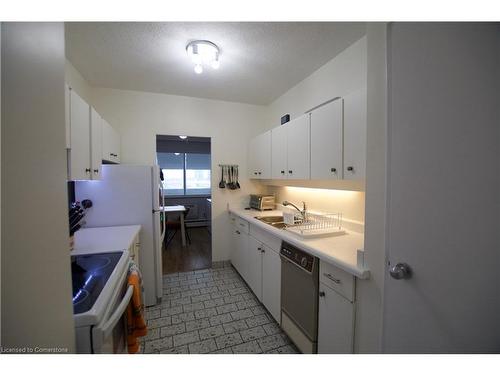 602-45 Westmount Road N, Waterloo, ON - Indoor Photo Showing Kitchen