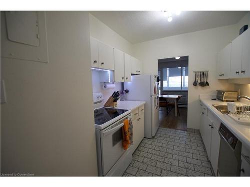 602-45 Westmount Road N, Waterloo, ON - Indoor Photo Showing Kitchen