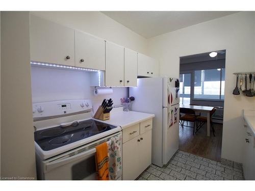 602-45 Westmount Road N, Waterloo, ON - Indoor Photo Showing Kitchen