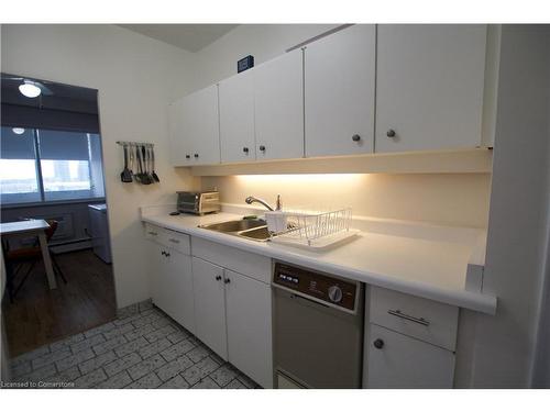 602-45 Westmount Road N, Waterloo, ON - Indoor Photo Showing Kitchen With Double Sink