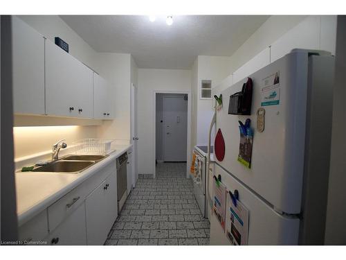 602-45 Westmount Road N, Waterloo, ON - Indoor Photo Showing Kitchen With Double Sink