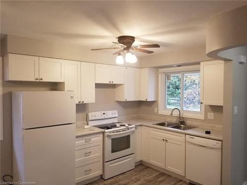 31 Bosworth Crescent, Kitchener, ON - Indoor Photo Showing Kitchen With Double Sink