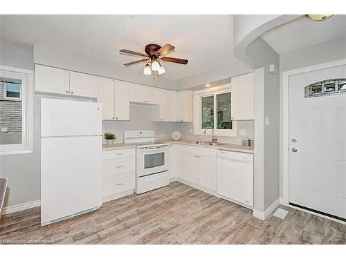 31 Bosworth Crescent, Kitchener, ON - Indoor Photo Showing Kitchen With Double Sink