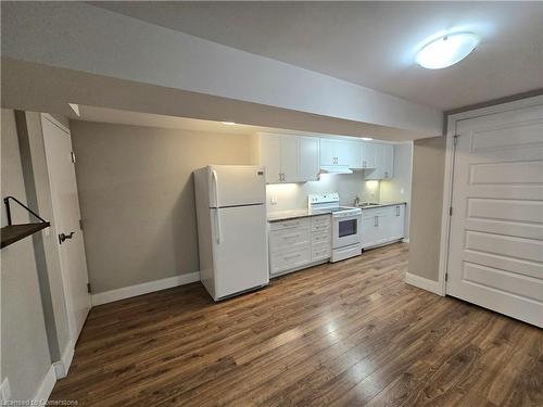 Lower-1801 Biscayne Drive, Cambridge, ON - Indoor Photo Showing Kitchen