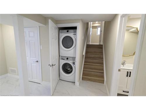 2-74 Dalegrove Drive, Kitchener, ON - Indoor Photo Showing Laundry Room