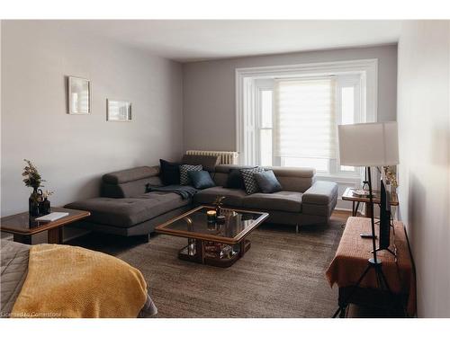 Upper Apt #3-59 Bruce Street, Cambridge, ON - Indoor Photo Showing Living Room