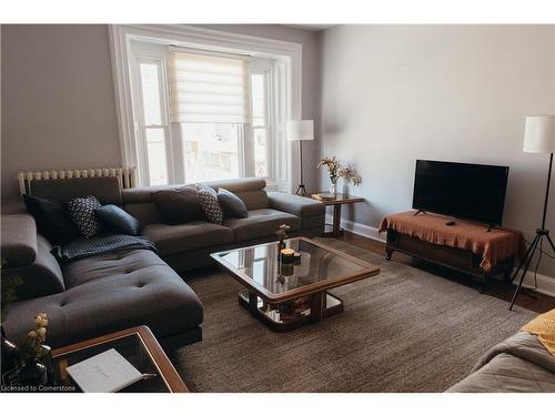 Upper Apt #3-59 Bruce Street, Cambridge, ON - Indoor Photo Showing Living Room