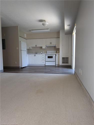 410-274 Erb Street W, Waterloo, ON - Indoor Photo Showing Kitchen