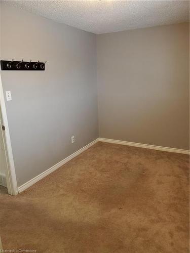 24-423 Westwood Drive, Kitchener, ON - Indoor Photo Showing Other Room