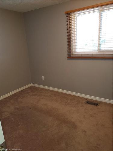 24-423 Westwood Drive, Kitchener, ON - Indoor Photo Showing Other Room