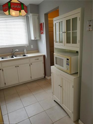 24-423 Westwood Drive, Kitchener, ON - Indoor Photo Showing Kitchen With Double Sink