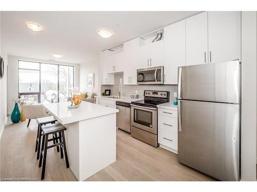 403-690 King Street W, Kitchener, ON - Indoor Photo Showing Kitchen