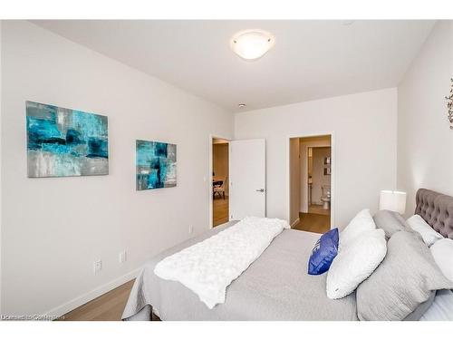 403-690 King Street W, Kitchener, ON - Indoor Photo Showing Bedroom