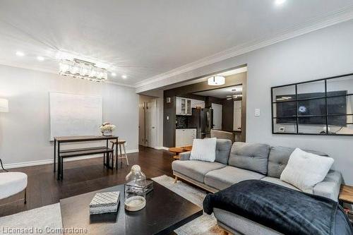 97 Noecker Street, Waterloo, ON - Indoor Photo Showing Living Room