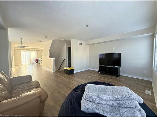 6-311 Woolwich Street, Waterloo, ON - Indoor Photo Showing Living Room