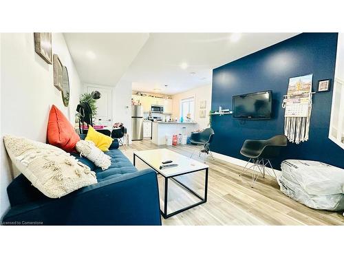 B-224 Portsmouth Gate, Waterloo, ON - Indoor Photo Showing Living Room