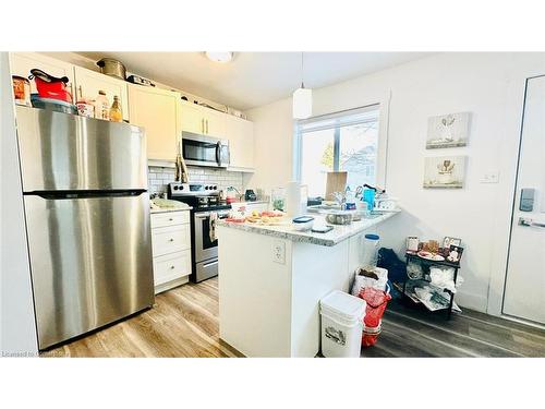 B-224 Portsmouth Gate, Waterloo, ON - Indoor Photo Showing Kitchen