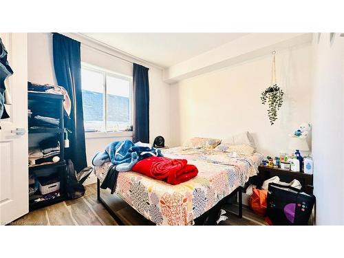 B-224 Portsmouth Gate, Waterloo, ON - Indoor Photo Showing Bedroom