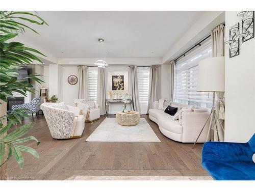 1526 Edencrest Drive, Mississauga, ON - Indoor Photo Showing Living Room