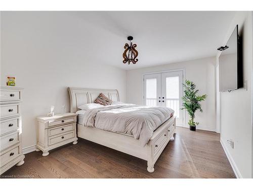 1526 Edencrest Drive, Mississauga, ON - Indoor Photo Showing Bedroom