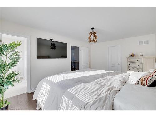 1526 Edencrest Drive, Mississauga, ON - Indoor Photo Showing Bedroom