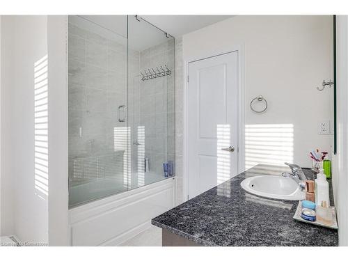 1526 Edencrest Drive, Mississauga, ON - Indoor Photo Showing Bathroom