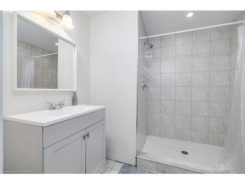 1526 Edencrest Drive, Mississauga, ON - Indoor Photo Showing Bathroom