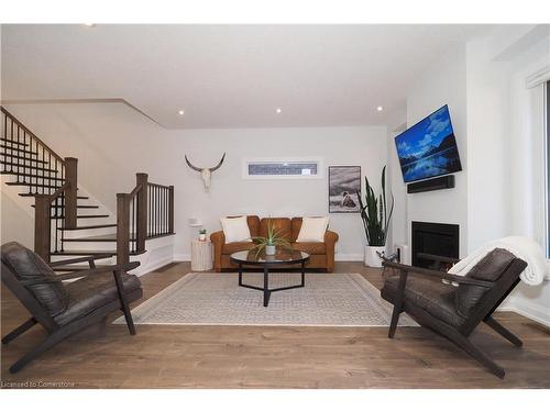 258 Sedgewood Street, Kitchener, ON - Indoor Photo Showing Living Room