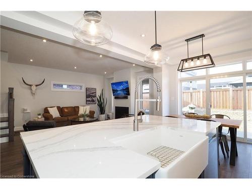 258 Sedgewood Street, Kitchener, ON - Indoor Photo Showing Kitchen