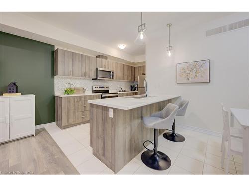 A-375 Westwood Drive, Kitchener, ON - Indoor Photo Showing Kitchen