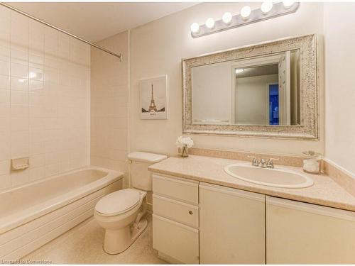 3-494 Beechwood Drive, Waterloo, ON - Indoor Photo Showing Bathroom