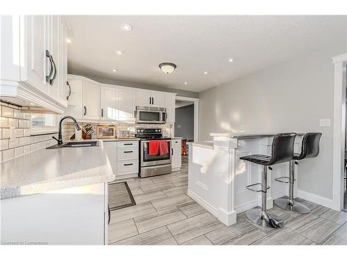 255 Fountain Street N, Cambridge, ON - Indoor Photo Showing Kitchen With Upgraded Kitchen