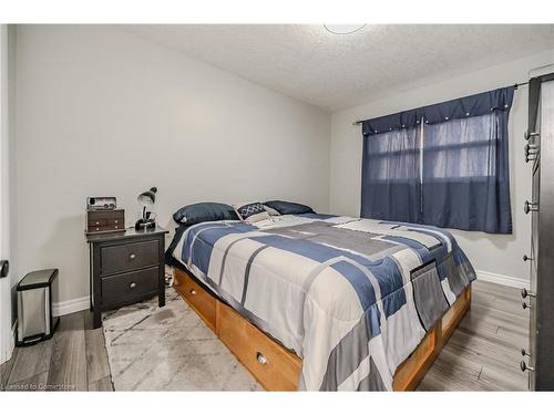 255 Fountain Street N, Cambridge, ON - Indoor Photo Showing Bedroom