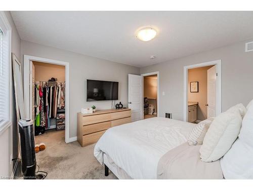 30-86 Erbsville Court, Waterloo, ON - Indoor Photo Showing Bedroom