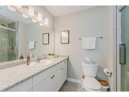 30-86 Erbsville Court, Waterloo, ON - Indoor Photo Showing Bathroom