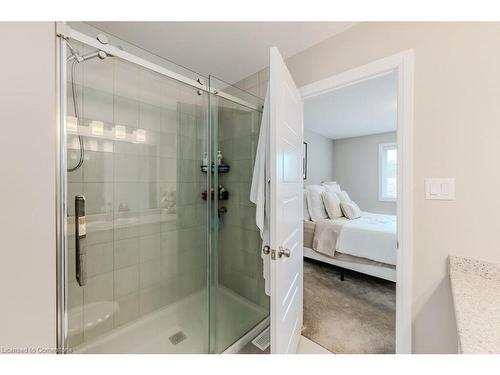 30-86 Erbsville Court, Waterloo, ON - Indoor Photo Showing Bathroom