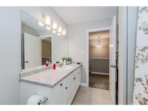 30-86 Erbsville Court, Waterloo, ON - Indoor Photo Showing Bathroom